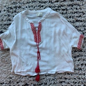 Cute flows white top